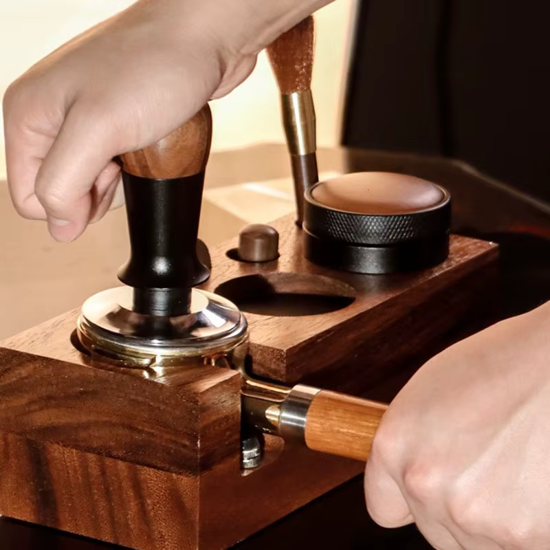 Odpružený tamper Walnut 58mm - Obrázek 3