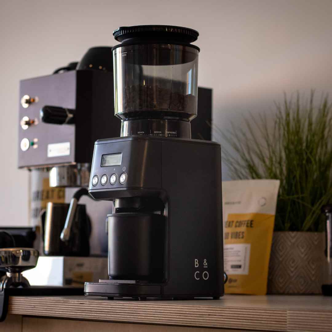 Mlýnek na kávu Barista & Co Core All Grind Plus - Obrázek 3