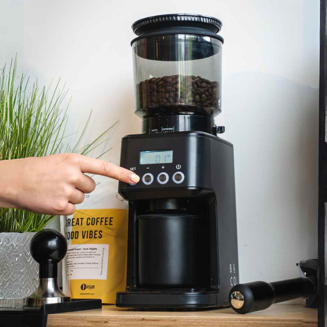 Mlýnek na kávu Barista & Co Core All Grind Plus - Obrázek 2